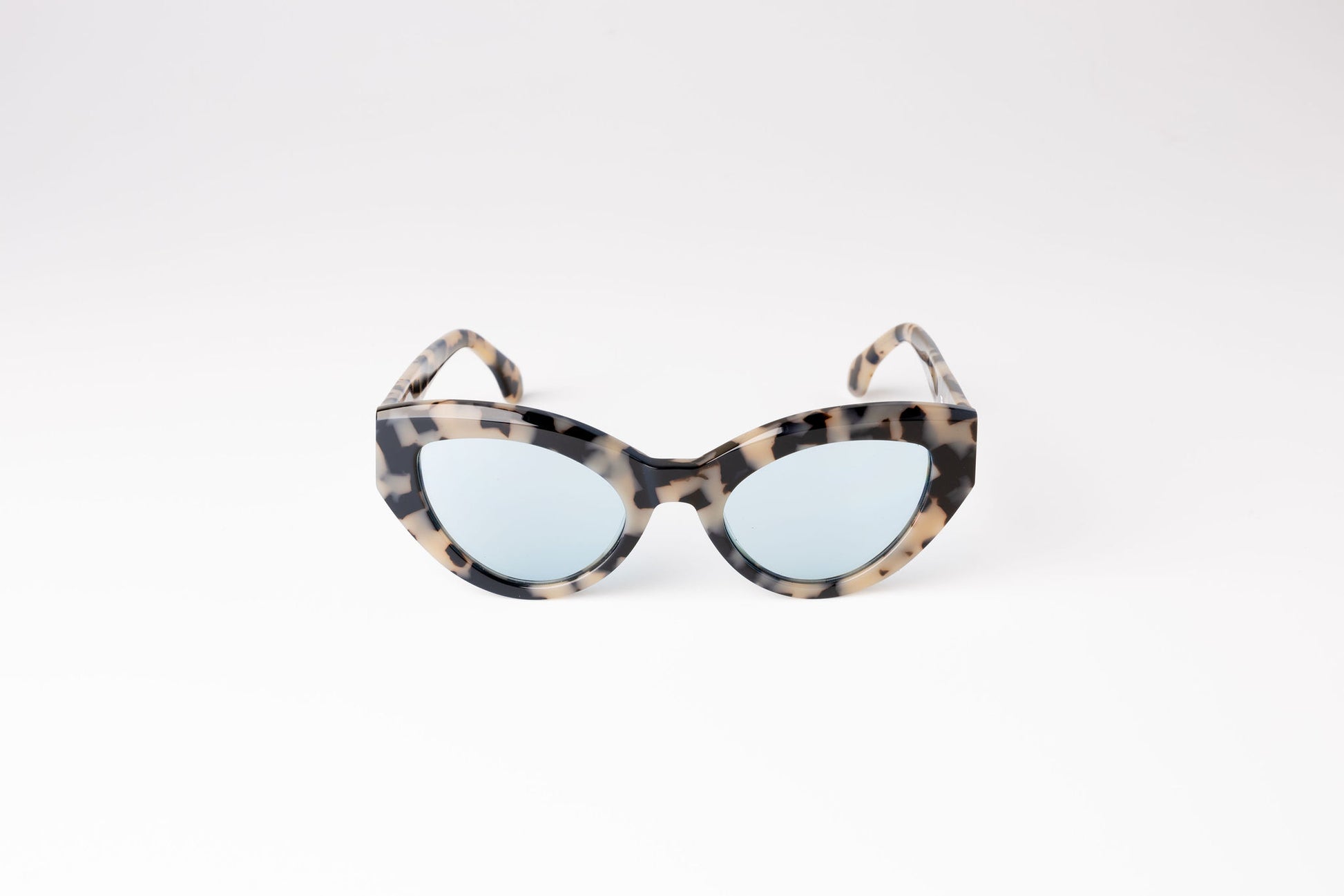 Front view of light tortoiseshell cateye sustainable and biodegradable Cleo Quinoa Blue sunglasses with light blue lens